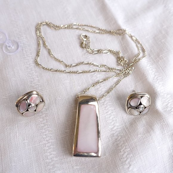 MOP & Sterling Pendant & Earrings with 19" Italy Figaro Chain - Picture 9 of 12